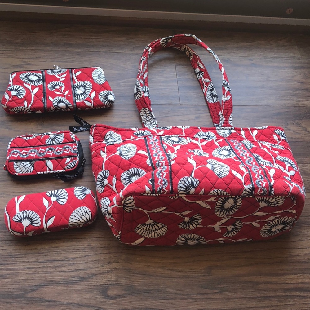 Vera Bradley ‘Deco Daisy Red’ set